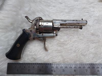 Revolver Lefoš - ráže 7mm v nálezovém stavu.