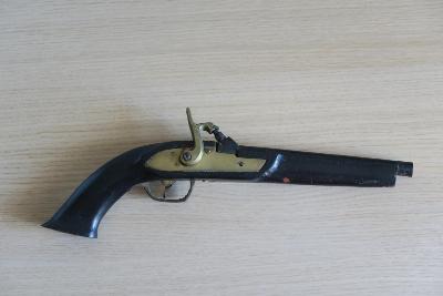 Stará perkusní pistole