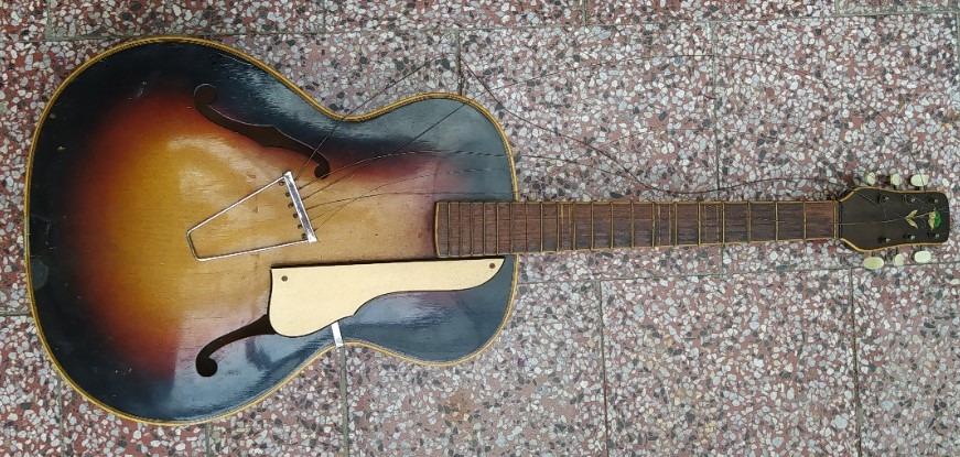 Kytara  Gibson - Strunné nástroje
