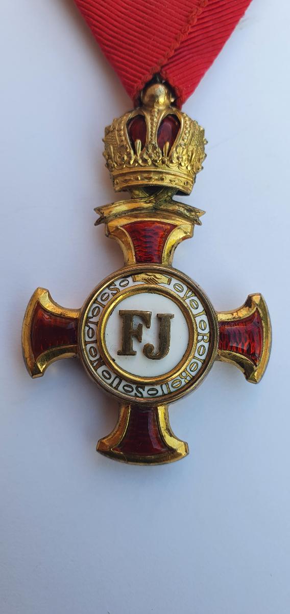 Zlatý záslužný kříž s korunou  - Sběratelství