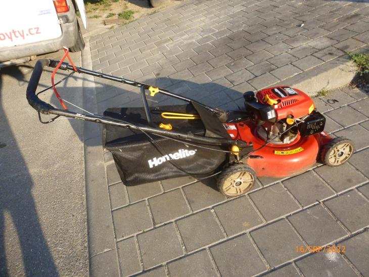 HOMELITE  HLM 140 SP, benzinová sekačka po zahradníkovi - Zahradní technika