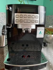 Kavovar Espresso DeLonghi Magnifica Plus ECAM 22.323.B černé