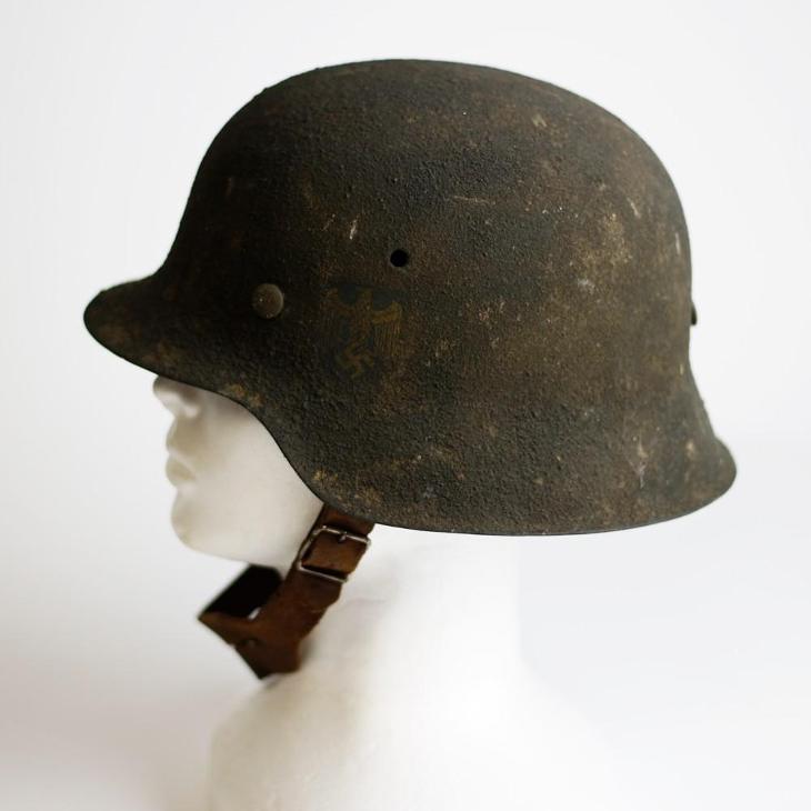 Německá helma M40, původní, opískovaná - Vojenské sběratelské předměty