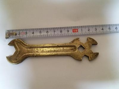 Starý plochý bronzový klíč