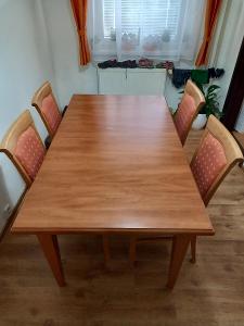 Kent jídelní stůl rozkládací +4 židle 