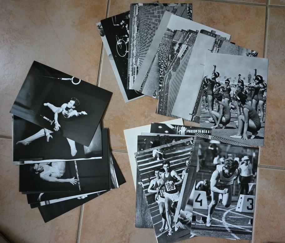 35 ks čiernobiele fotografie - gymnastika, atletika, 3. spartakiáda - Zberateľstvo