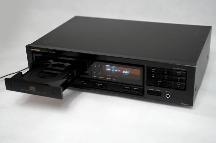 ONKYO DX 6630 CD PLAYER, BOX, REMOTE CONTROL  - TV, audio, video