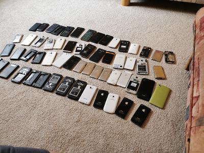 59ks mobilních telefonů - Apple, Samsung, Nokia 