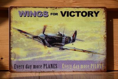 plechová cedule: Spitfire - Křídla pro vítězství