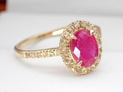 Zlatý prsten- rubín, diamanty/ certifikát