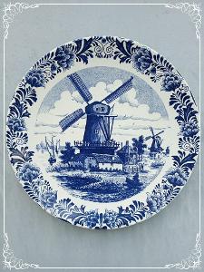 Starý nástěnný porcelánový malovaný talíř s mlýnem - Delfts