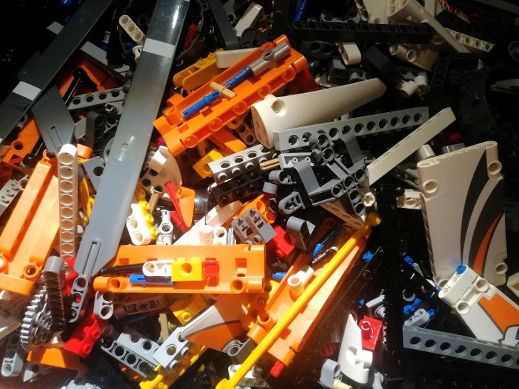 Lego technik – 2 kg (originál) směs asi ze tří stavebnic - Hračky