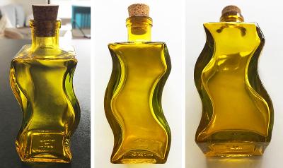! ! ! ! Krásně tvarovaná lahev, barevné žluté sklo ! ! ! !