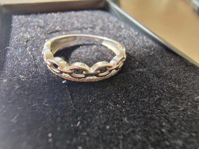 Zlatý diamantový prsten s certifikátem