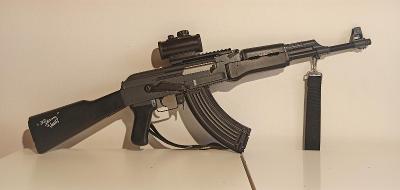 AK-47 CM.028 Airsoft + Red/Green kolimátor.