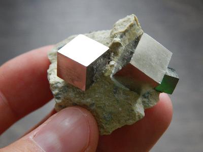 Dokonalé krystaly pyritu v matrixu, Španělsko 