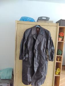 Kožený kabát z 50 let minulého století 