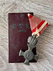 FJI - železný vojenský kříž s korunou 1916 ve vzácné původní etui!