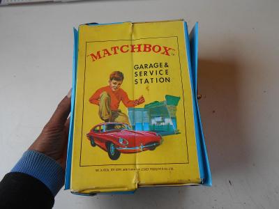 velká pecka - originál  MATCHBOX garáž z roku 1966