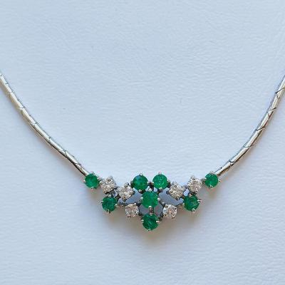 Zlatý náhrdelník s brilianty a smaragdy