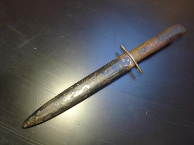 Bojový nůž Luftwaffe značený v pouzdru