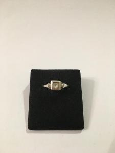 Stříbrný prsten ART-DECO s čirým kamenem, Ag 835/1,67 g, velikost 61