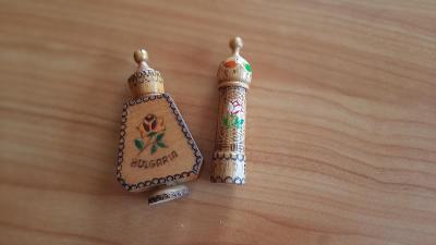 2x dřevěný obal na bulharský parfém