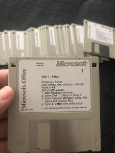 Historické diskety s Microsoft Office 