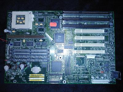 Funkční Základní deska Intel pro CPU Pentium od 1 Kč!