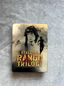 Vzácná kolekce pův. trilogie Rambo ve steelbooku včetně psích známek!
