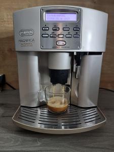 Kávovar Espresso DeLonghi ESAM 3500