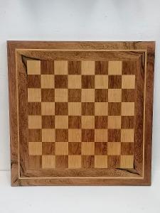 Dřevěná šachová hrací deska intarzie