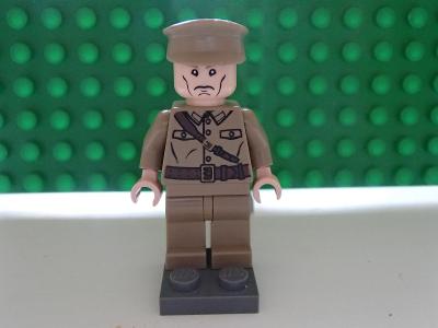 Lego figurka plukovník Dovchenko, serie Indiana Jones