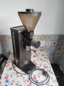 Mlýnek na kávu SANTOS # 4 600W made in France p.c. 27200.-