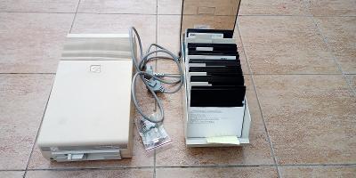 Disketová jednotka Commodore 64 1541 a 44 disket