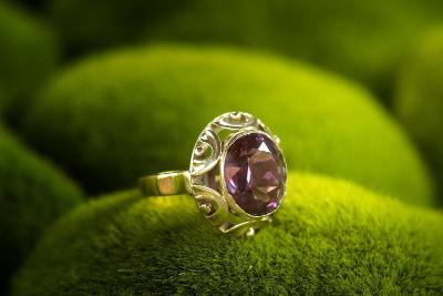 Zlatý starožitný prsten, fialový kámen, 5,02g vel.59 !!!!!!!