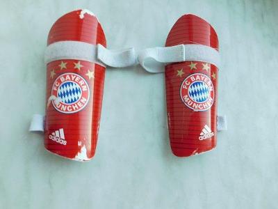 Dětské chrániče s logem FC Bayern München