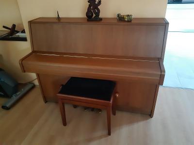 Pianino Yamaha 110 cm vč. stoličky