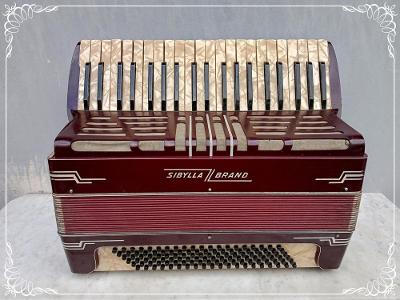 Stará tahací klávesová harmonika - akordeon  
