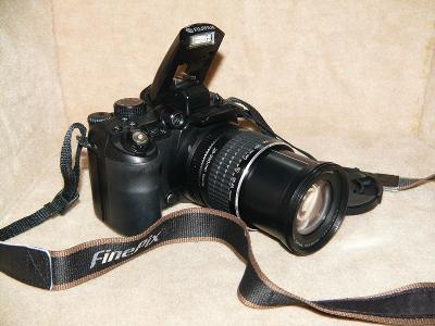 Profi Fotoaparát ultrazoom FUJIFILM FinePix S9500, pěkný a funkční
