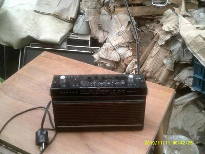 staré rádio tesla sázava