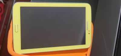 Samsung SM-T2105 Tablet - nefunkční