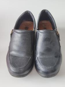 Dámská kožená černá obuv vel.36 zapínání z boku na zip.
