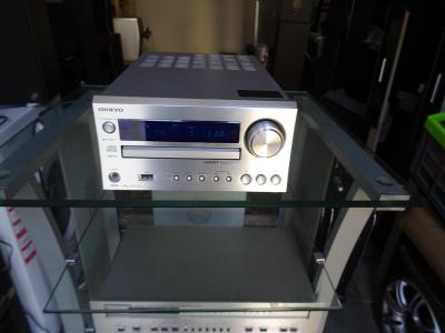 Prodam zesilovac receiver plus cd- ONKYO CR-525