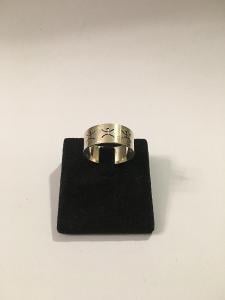 Stříbrný prsten s prořezávanými postavami, Ag 925/5,07 g, velikost 66