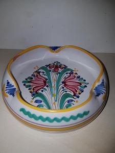 Popelník keramika "Chodský motiv"  průměr 13 cm 