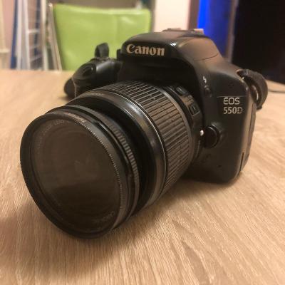 Zrcadlovka Canon 550D + 18-55mm objektiv + brašna + nabíječka