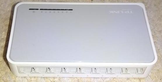 Použitý plne funkčný switch TP-Link TL-SF1008D - 8 portov 10/100 - Komponenty pre PC