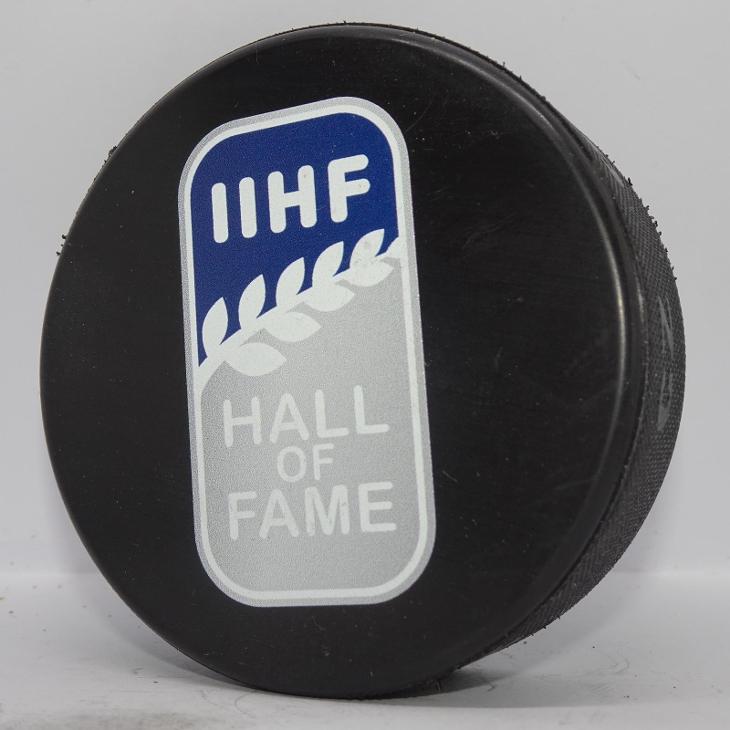 IIHF HALL OF FAME inaugurace památeční rarita hokej puk MS 2022 FINSKO