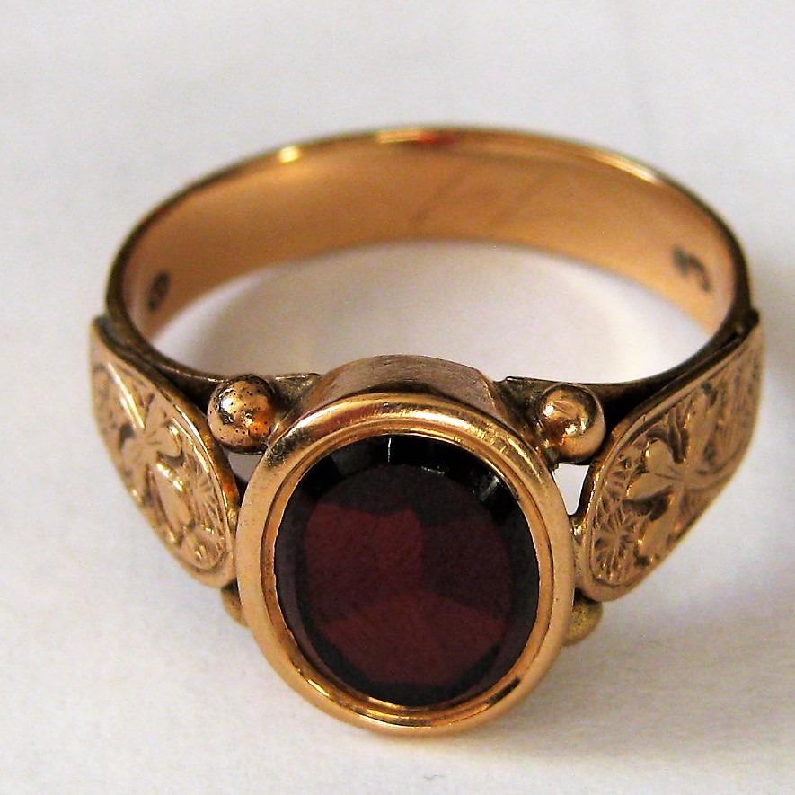 Starožitný zlatý prsteň s granátom - Starožitné šperky